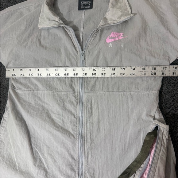 Nike Women's Light Gray Utility Jacket with Pink Logo turns into crossbody purse - Picture 6 of 7